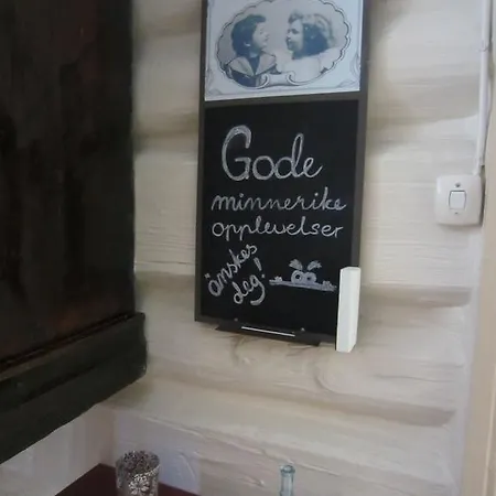 Uvdal Og Gjestegard 호스텔